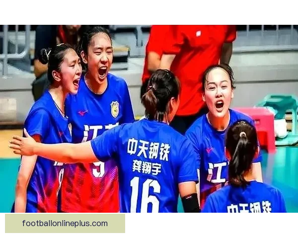 中国女排逆转夺冠 激烈对决引爆全场球迷热情